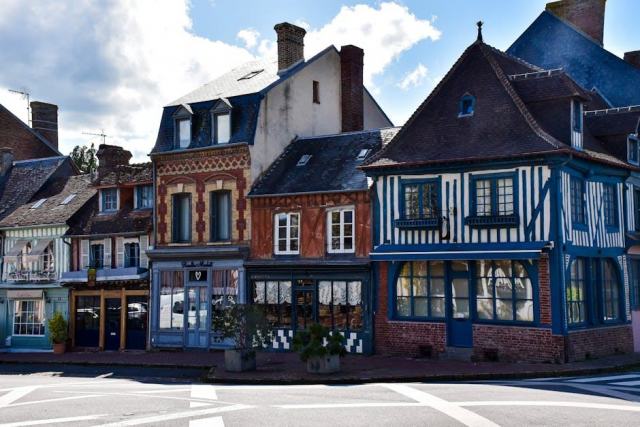 Maison normande à colombages : constructeurs et rénovation
