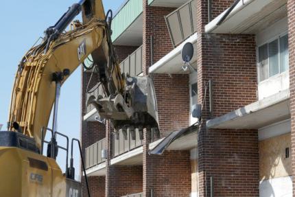 Peut-on démolir une maison pour reconstruire : guide maison bois