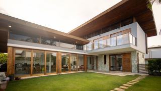 Maison bois contemporaine : architecture moderne en bois naturel